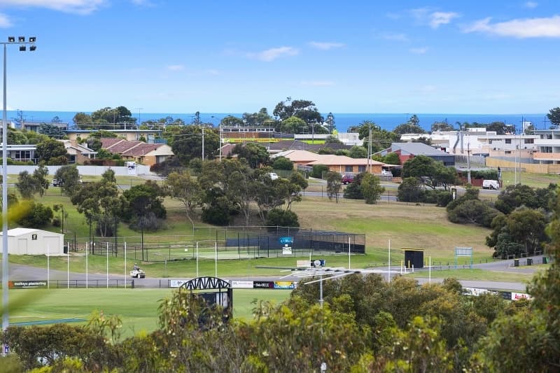 29 Spring Valley Drive, Torquay, Torquay - Thumbnail 6