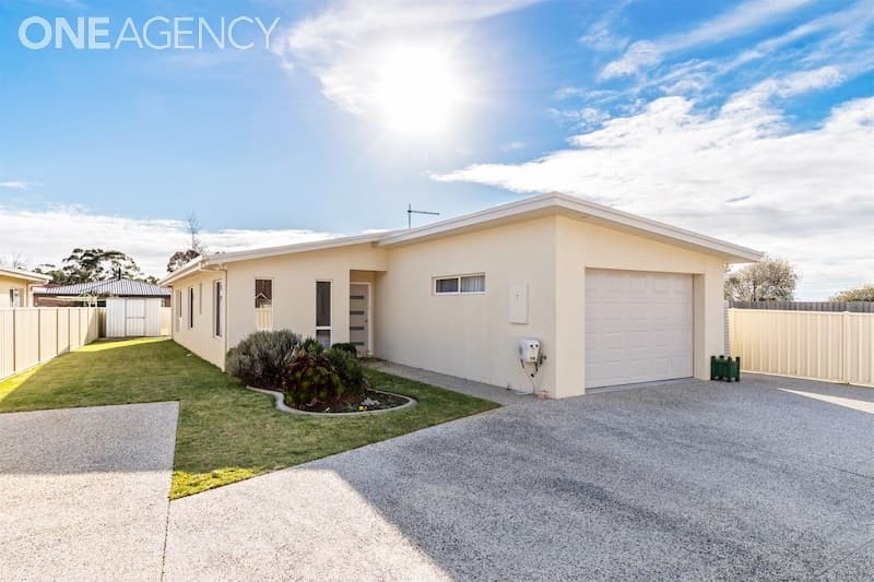 2/4 St Andrews Drive, Devonport, Devonport - Image 1
