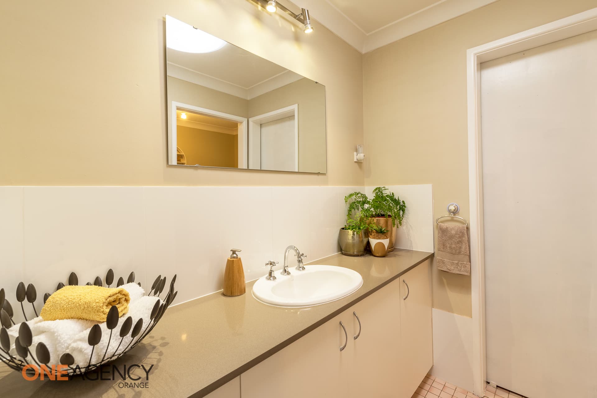 6 Ammerdown Crescent, Orange, Orange - Thumbnail 8