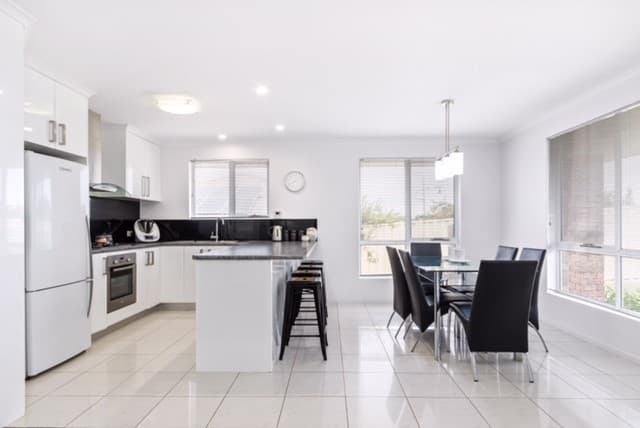11 Rowena Court, Devonport, Devonport - Thumbnail 2