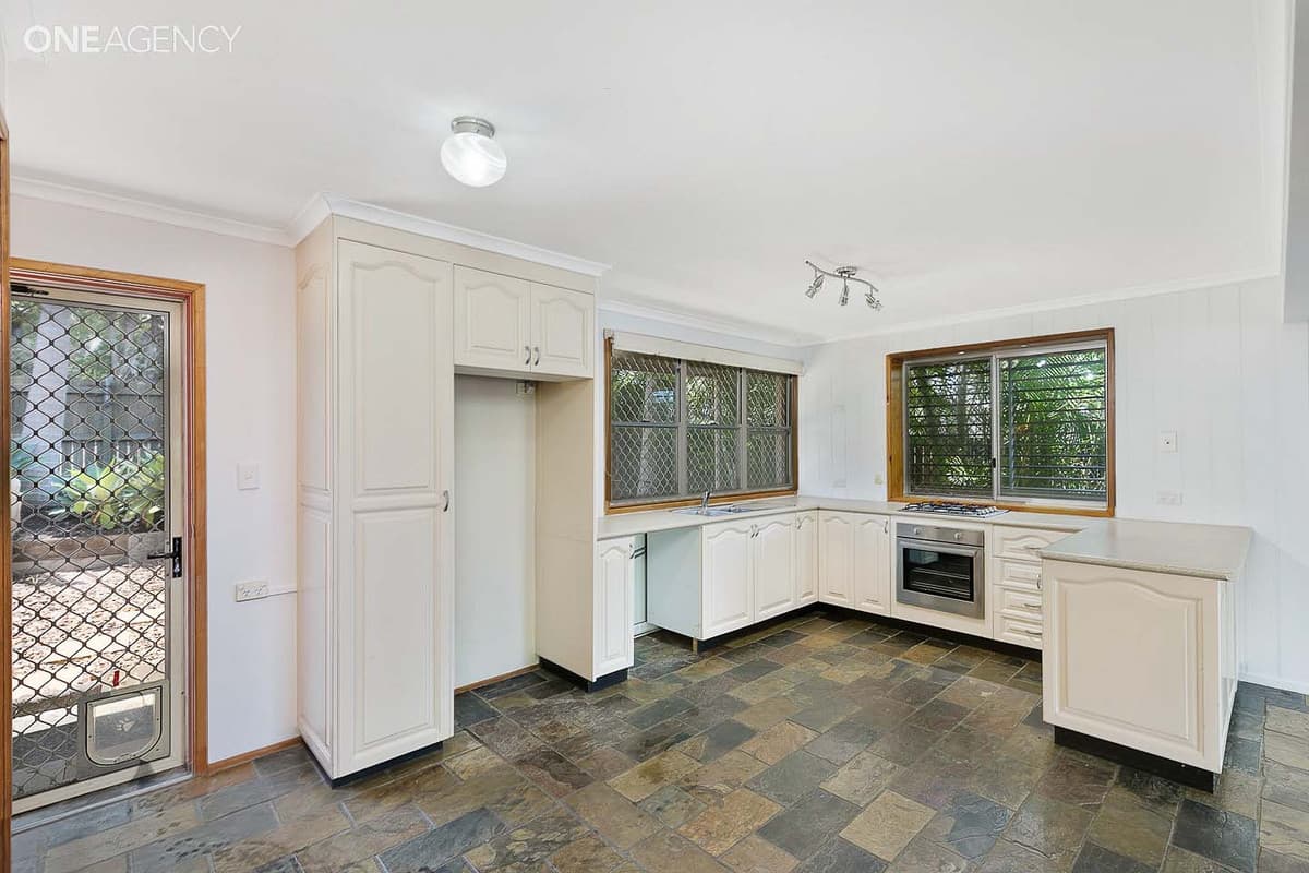 320 Boat Harbour Drive, Scarness, Scarness - Thumbnail 7