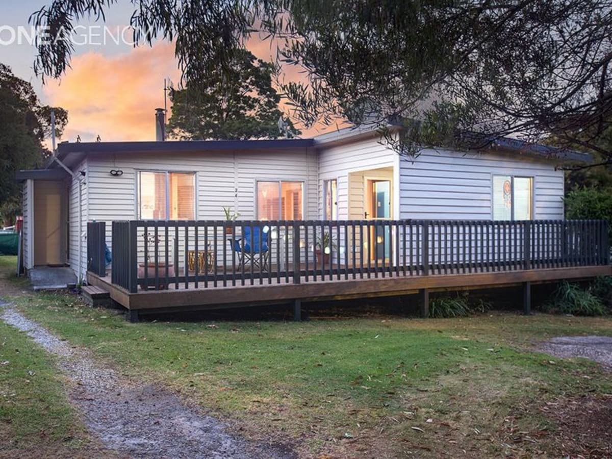 24 Banksia Avenue, Sisters Beach, Sisters Beach - Thumbnail 2
