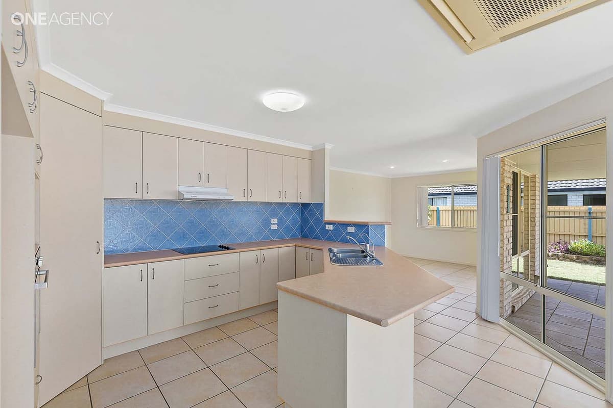 6 Banks Court, Torquay, Torquay - Thumbnail 3