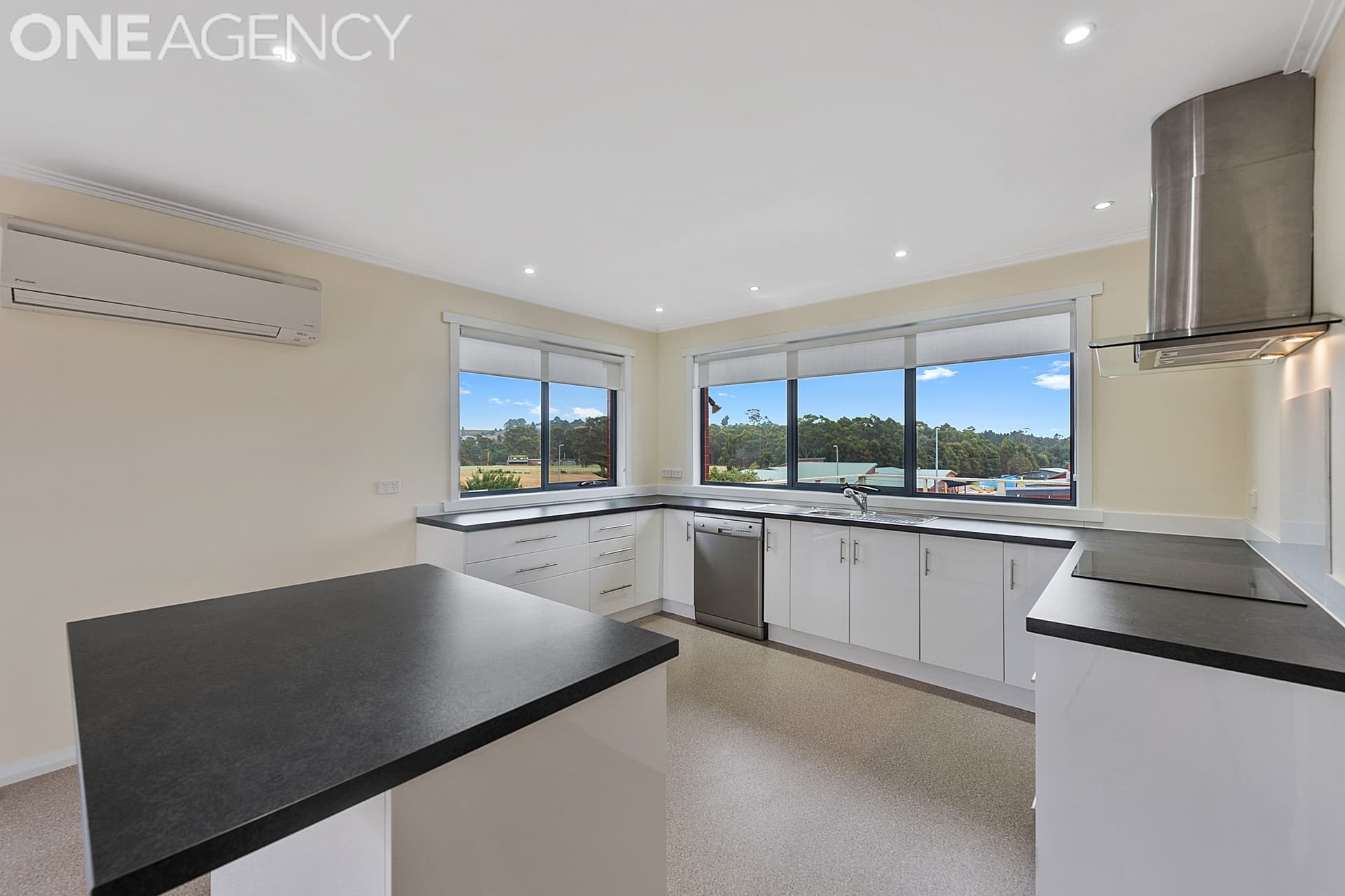 22 Lapthorne Close, Don, Don - Thumbnail 2