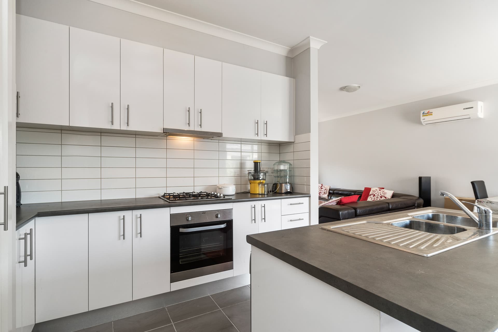 16 Davenport Crescent, Cranbourne West, Cranbourne West - Thumbnail 2