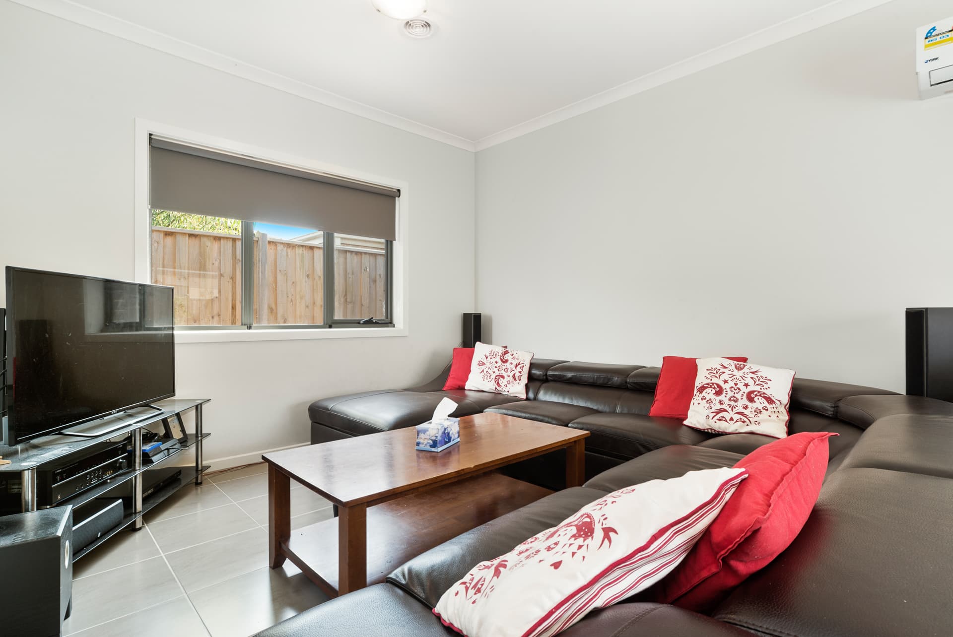 16 Davenport Crescent, Cranbourne West, Cranbourne West - Thumbnail 3