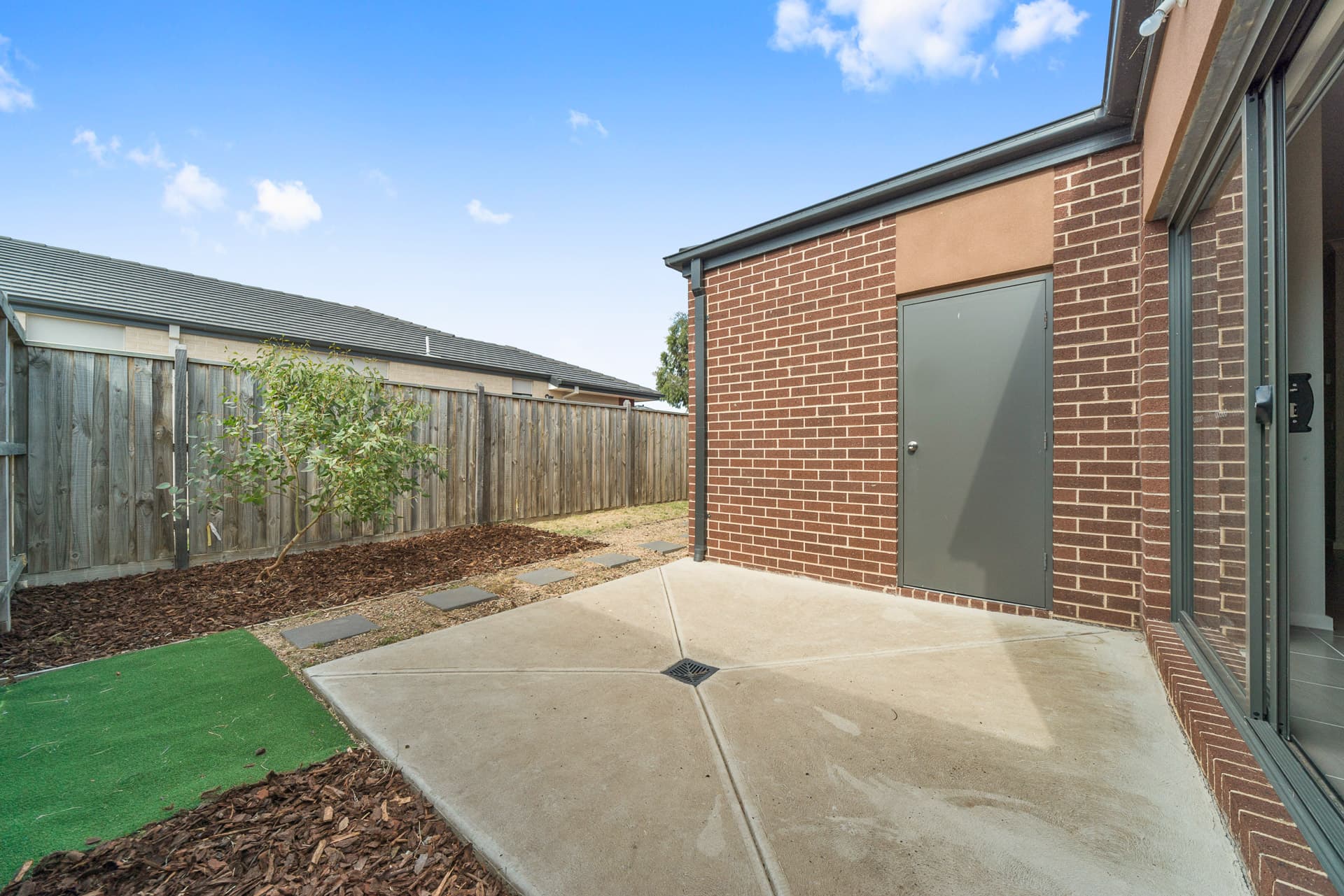 16 Davenport Crescent, Cranbourne West, Cranbourne West - Thumbnail 8