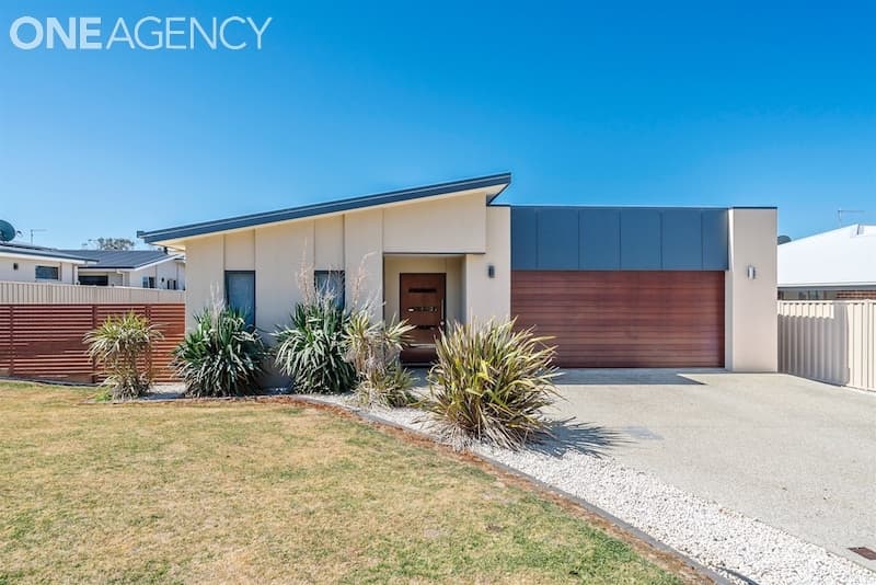 8 Hawk Hill Road, Shearwater, Shearwater - Image 1