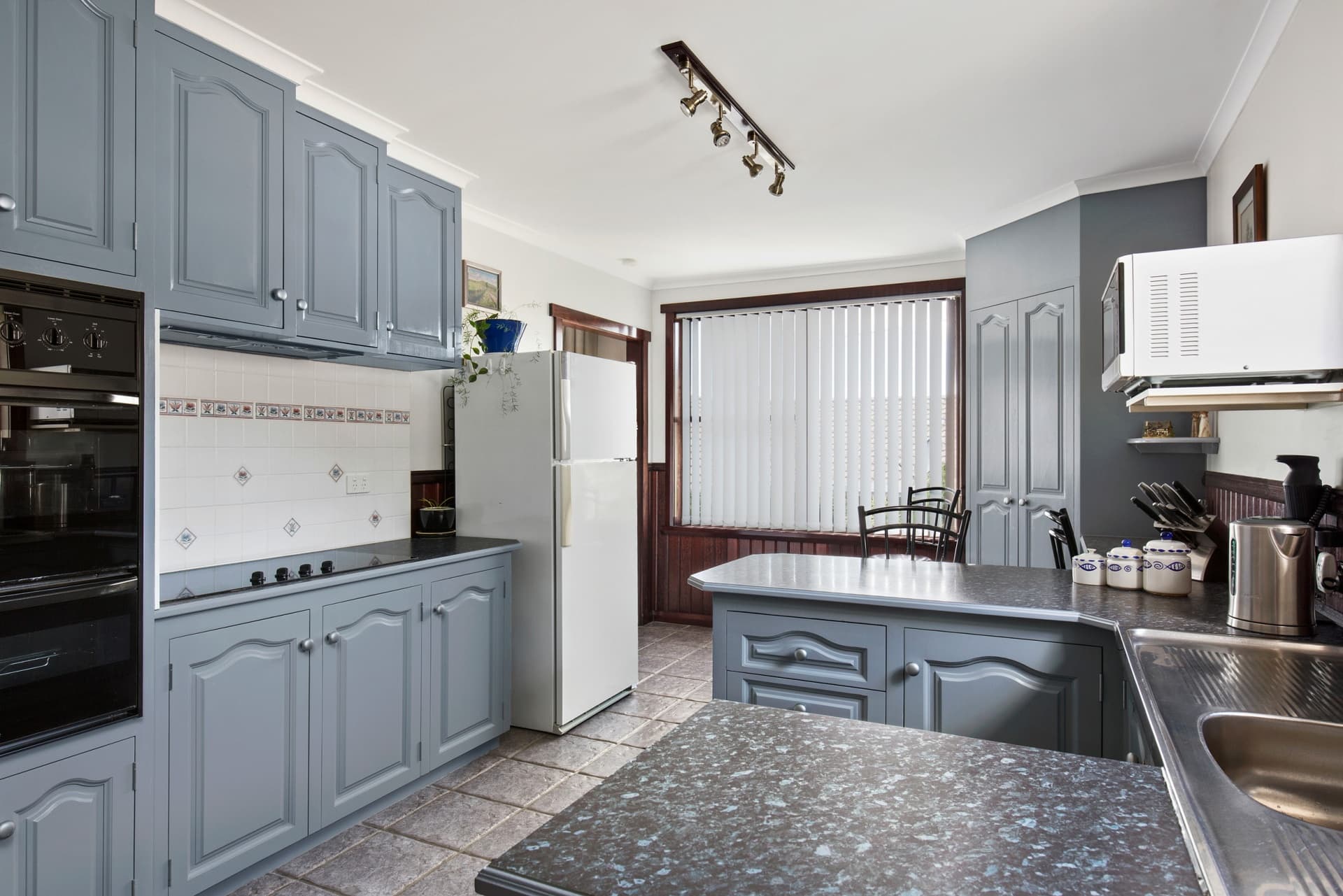 17 Cooper Crescent, Riverside, Riverside - Thumbnail 2