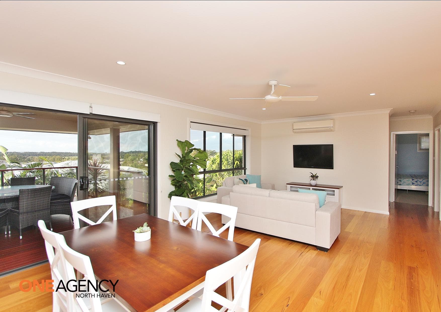 18 St Lucia Place, Bonny Hills, Bonny Hills - Thumbnail 2