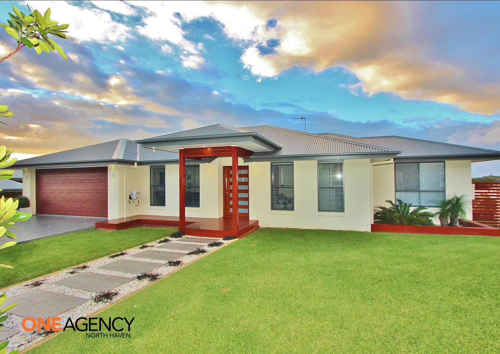 18 St Lucia Place, Bonny Hills, Bonny Hills - Image 1