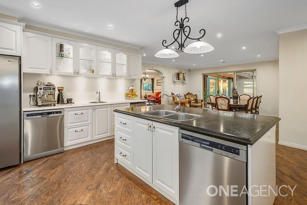 8 Silky Oak Grove, Sunbury, Sunbury - Thumbnail 3