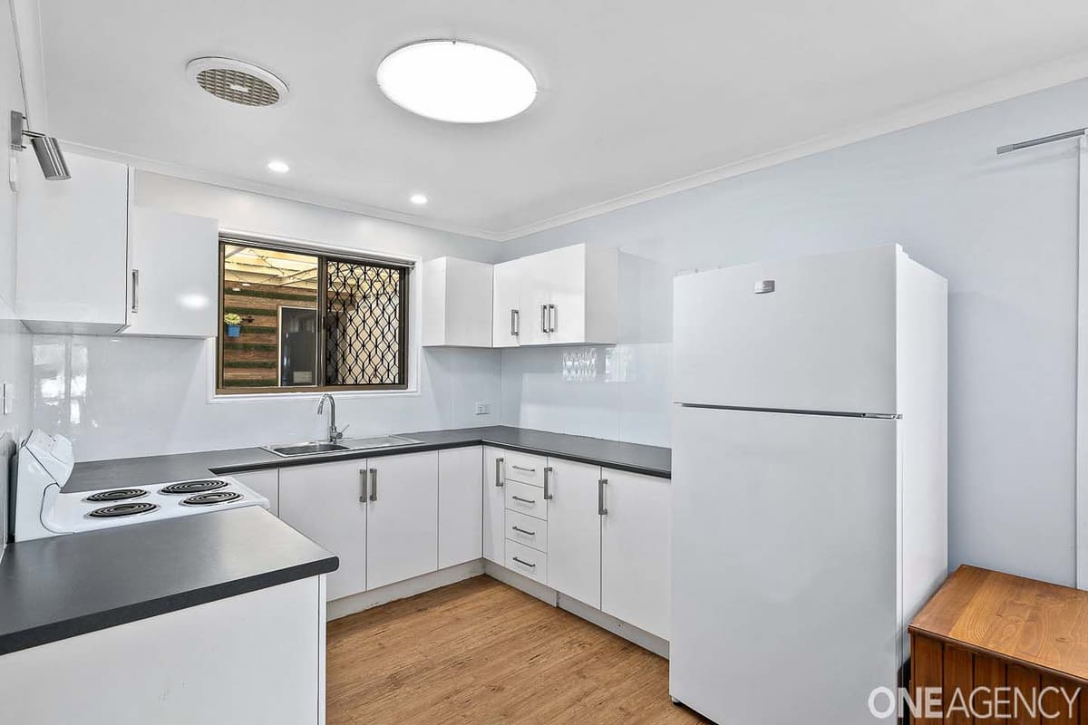 14 Totness Street, Torquay, Torquay - Thumbnail 2