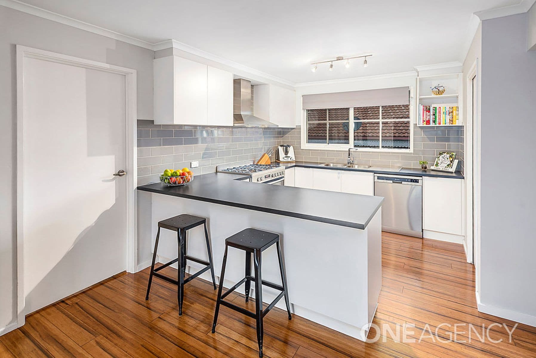 18 Dunrossil Drive, Sunbury, Sunbury - Thumbnail 4