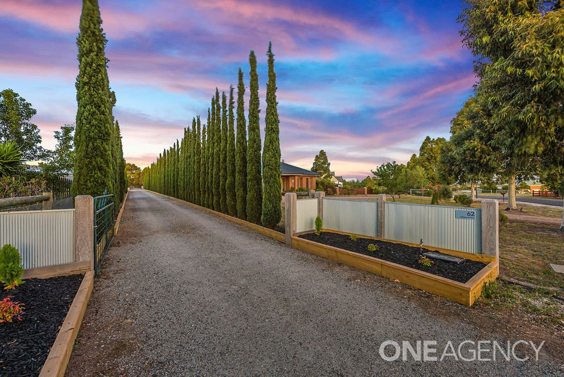 62  Highgrove Drive, Sunbury, Sunbury - Thumbnail 2