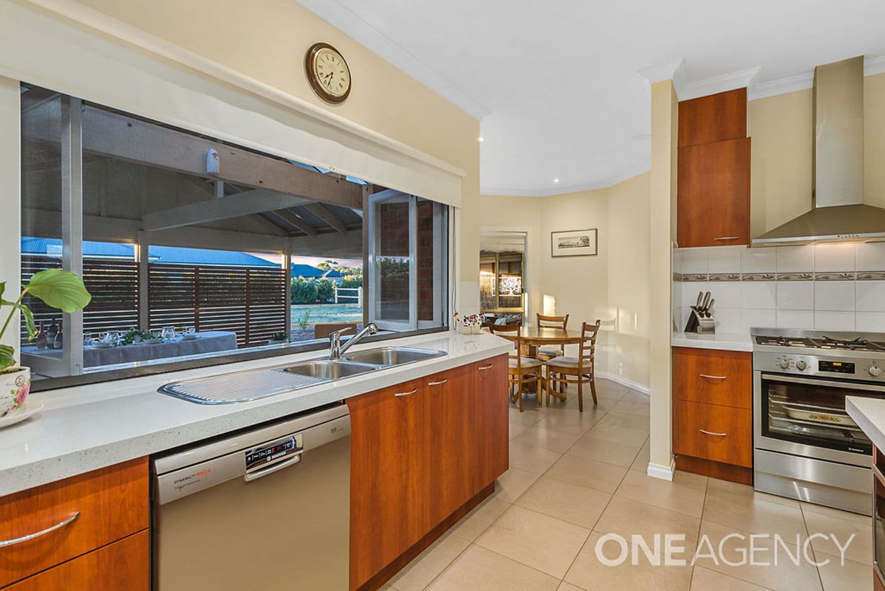 62  Highgrove Drive, Sunbury, Sunbury - Thumbnail 6