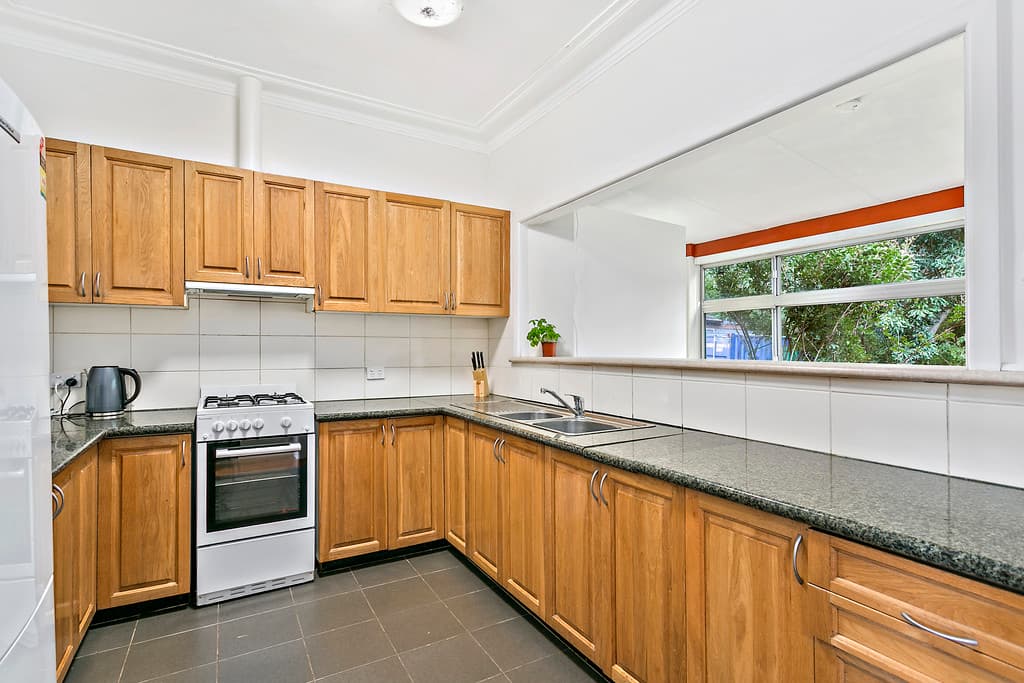6 College Place, Gwynneville, Gwynneville - Thumbnail 3