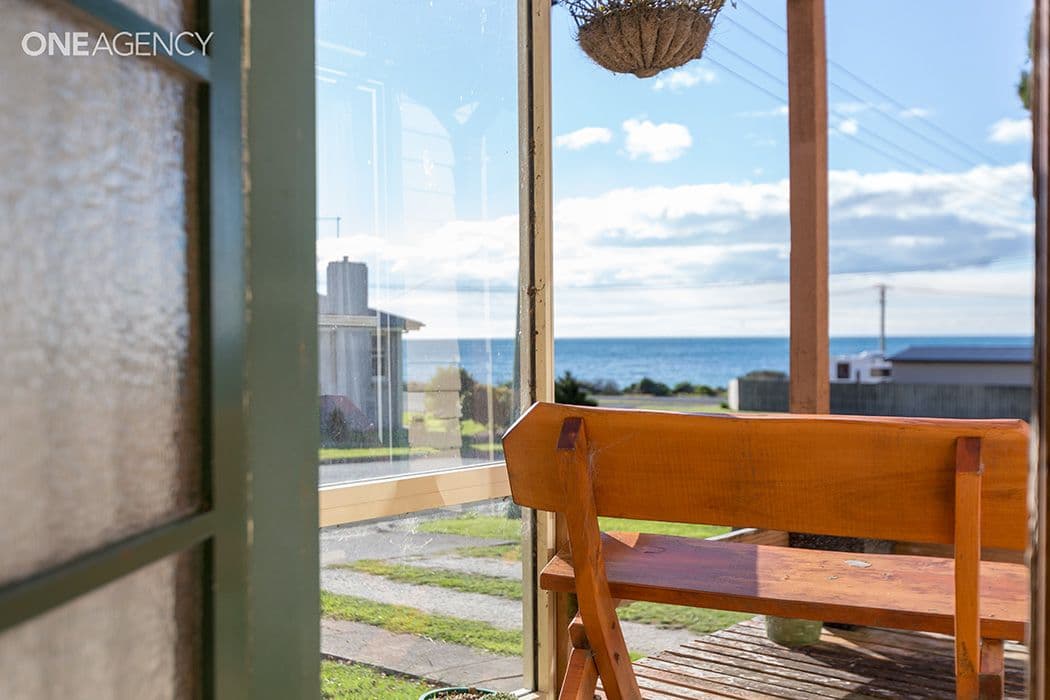 5 Seaside Crescent, Penguin, Penguin - Thumbnail 2