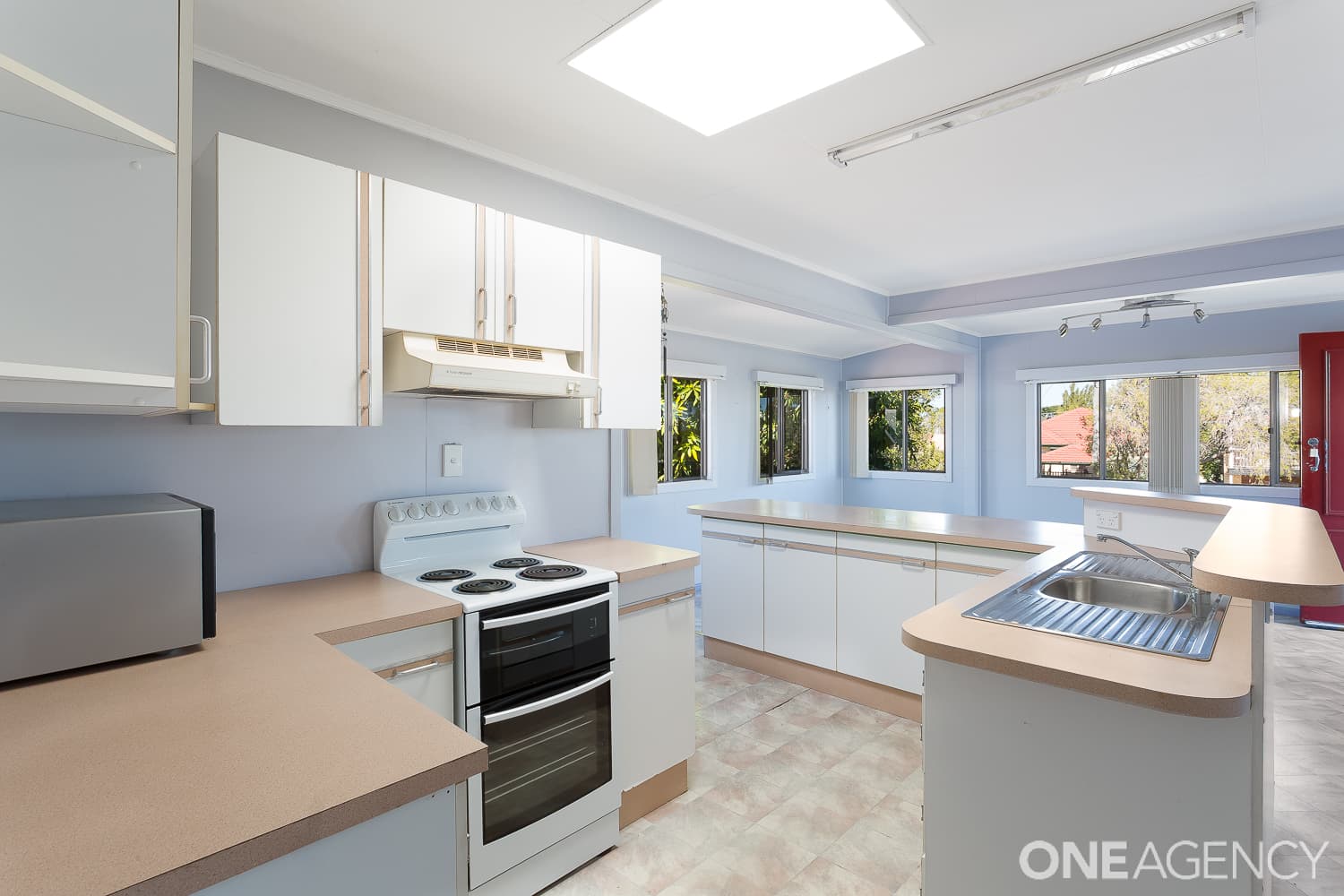 16 Frank Street, Scarborough, Scarborough - Thumbnail 2