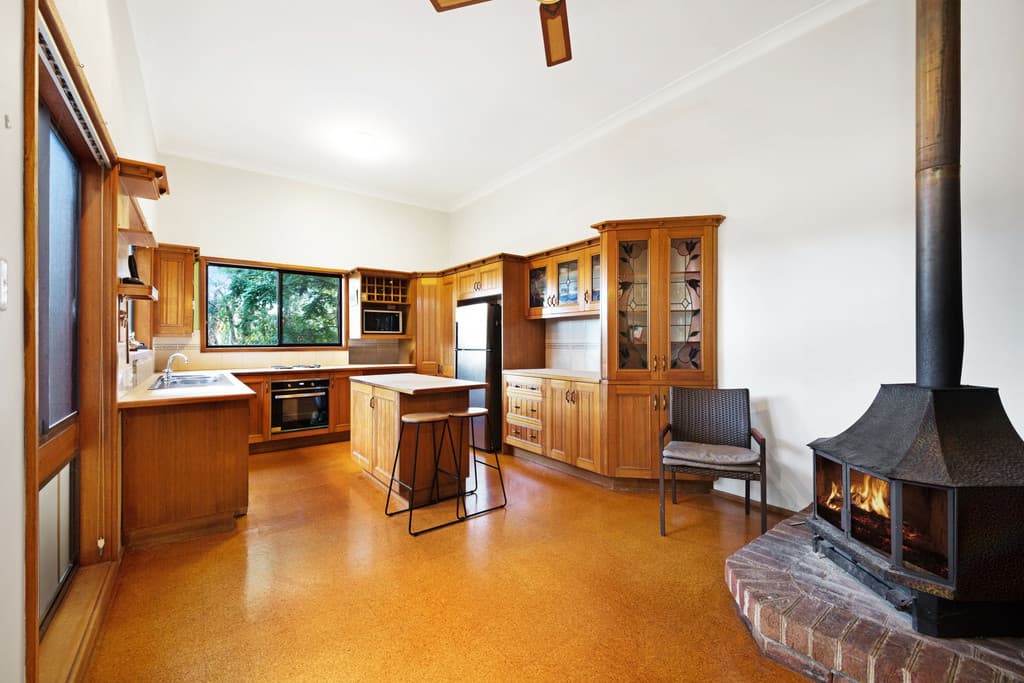 61 Bay View Avenue, East Gosford, East Gosford - Image 1