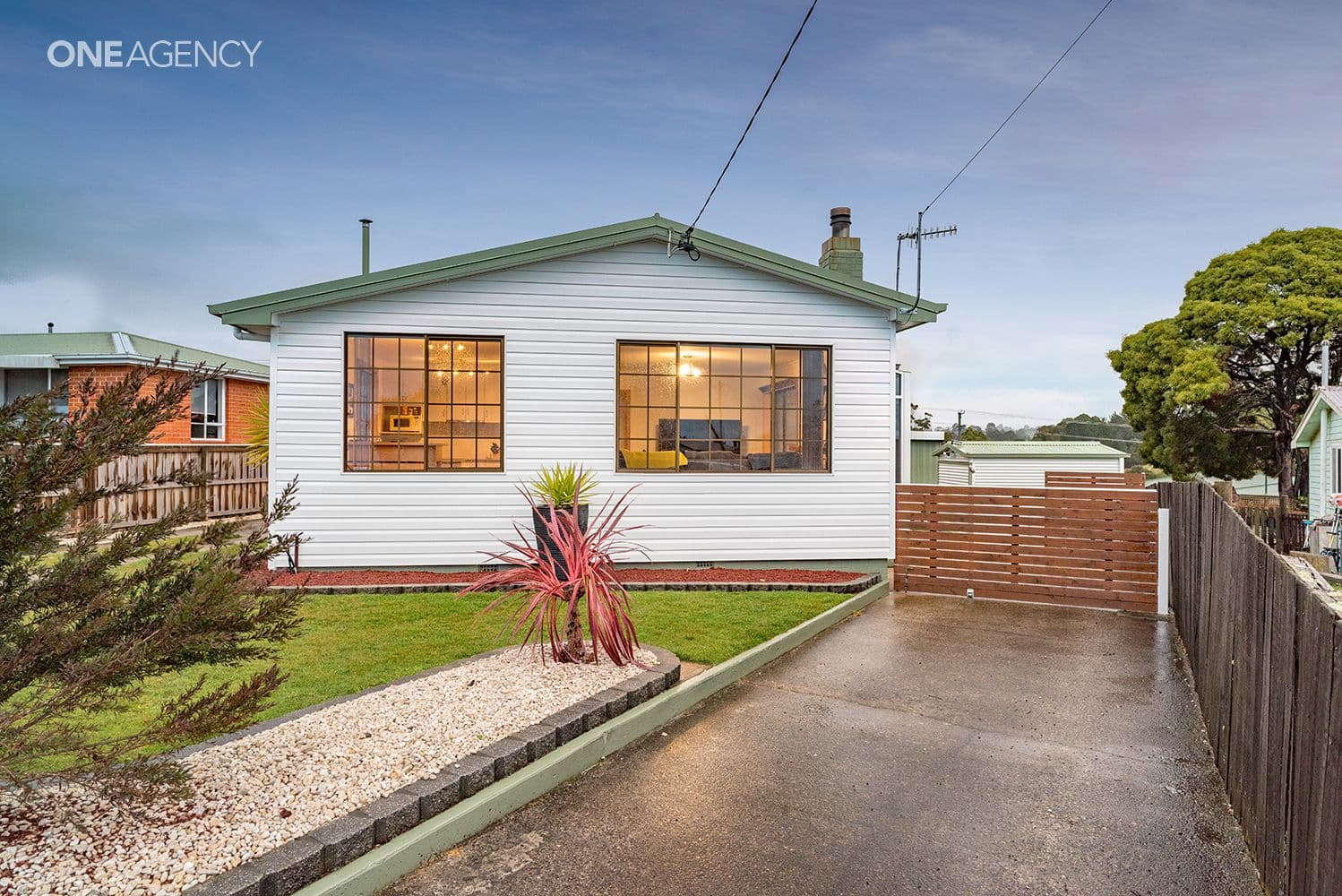 8 Ronald Crescent, Somerset, Somerset - Image 1