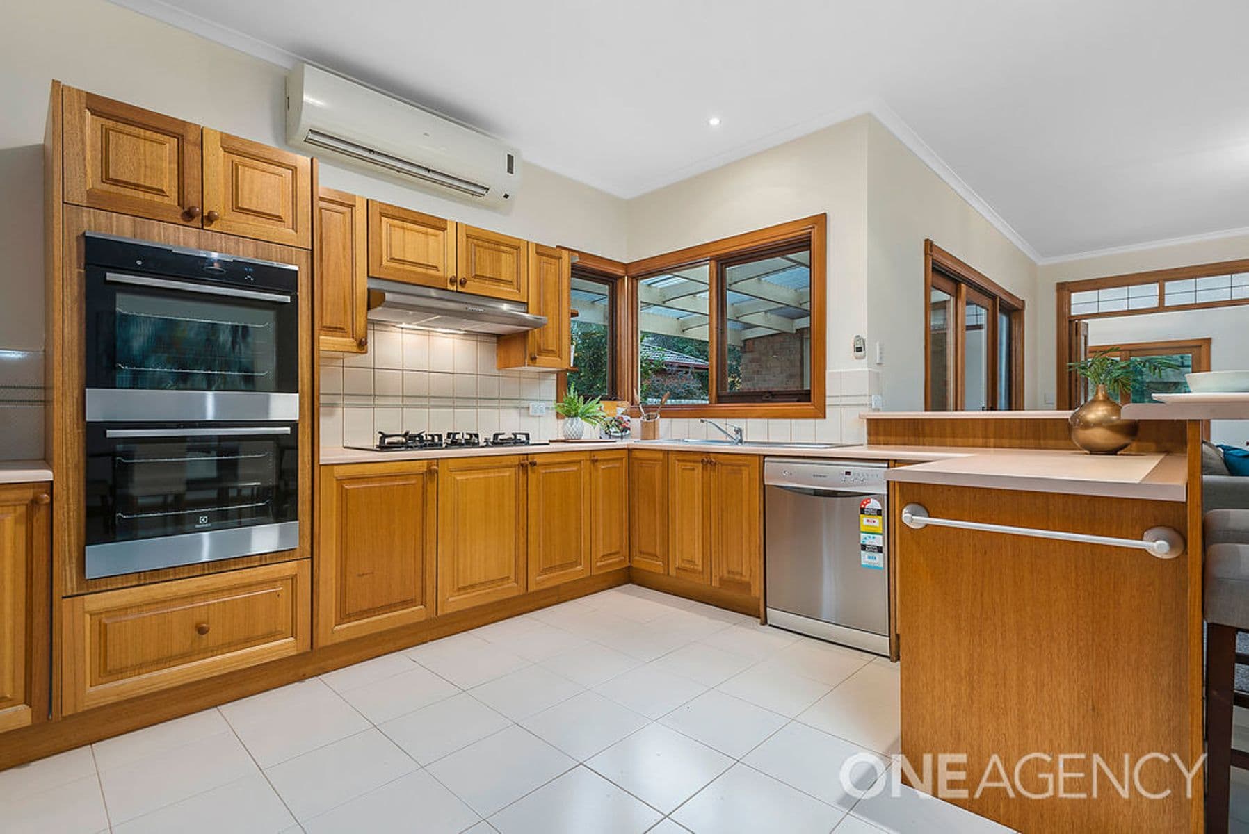 28 Olive Grove, Sunbury, Sunbury - Thumbnail 6