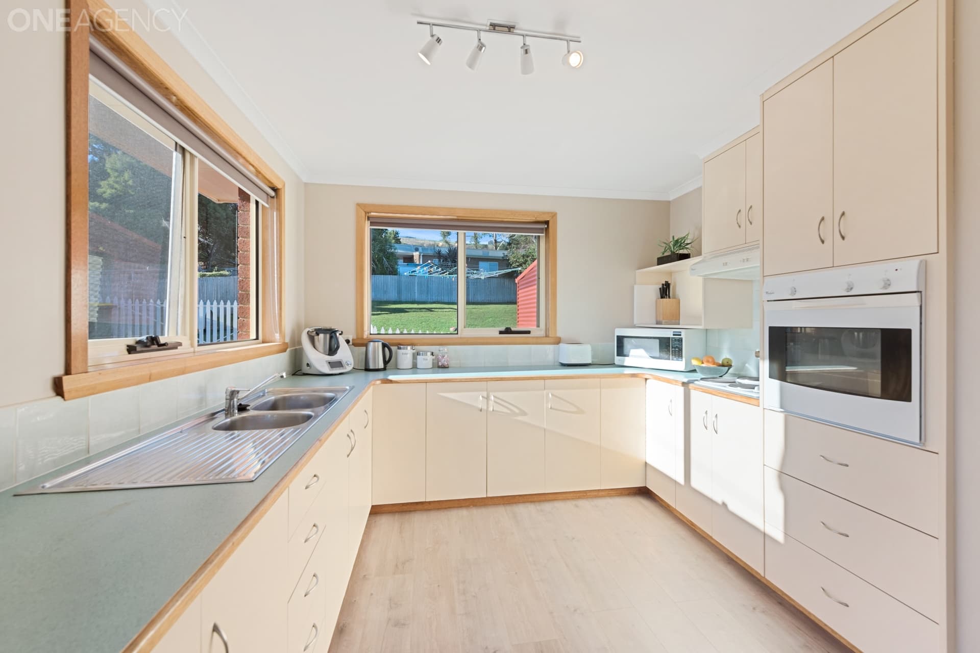 33 River Road, Ambleside, Ambleside - Thumbnail 2
