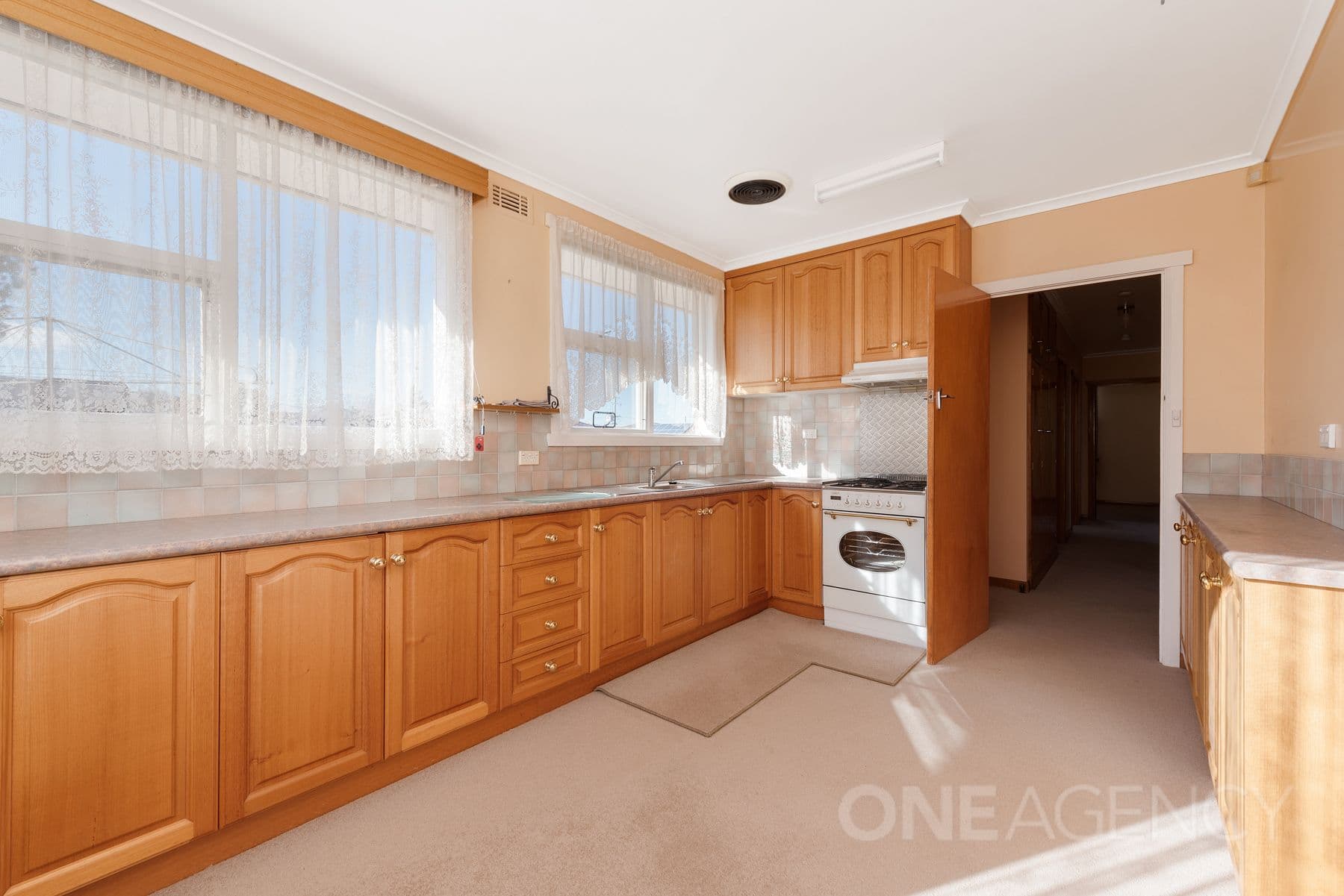 6 Laver Grove, Newnham, Newnham - Thumbnail 2