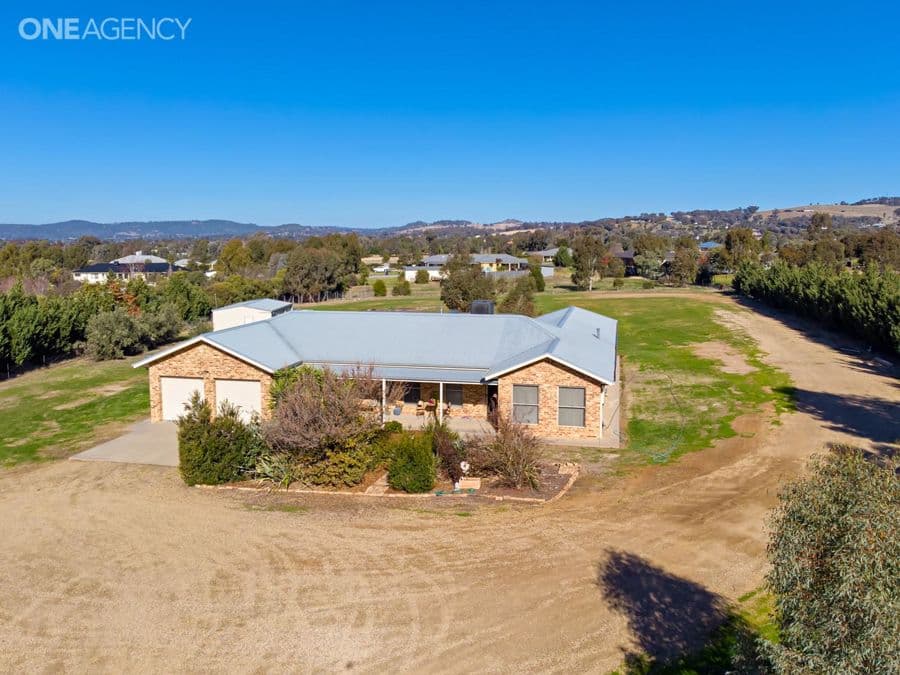 52 Peppermint Drive, Springvale, Springvale - Image 1