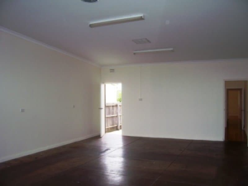 36 Scotsburn Avenue, Oakleigh South, Oakleigh South - Thumbnail 3