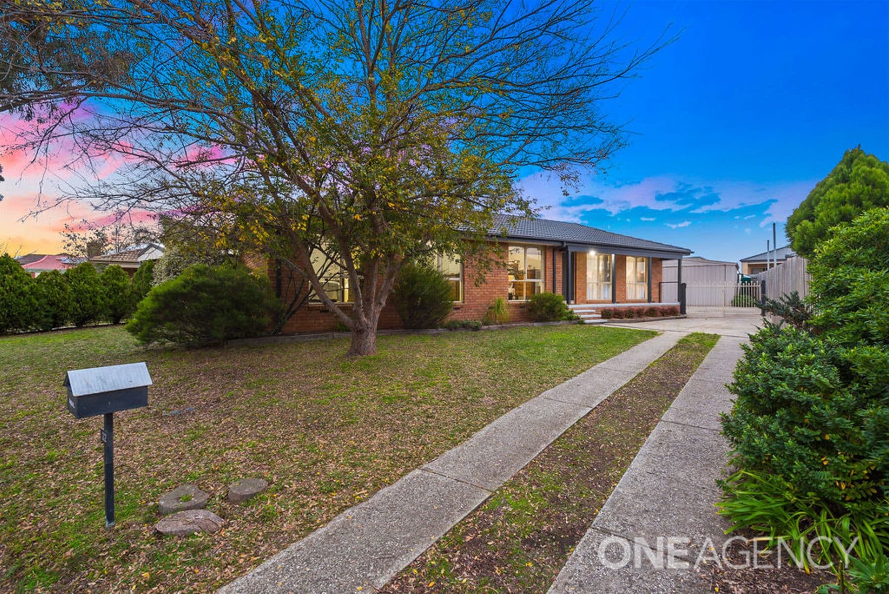 32 Dunrossil Drive, Sunbury, Sunbury - Thumbnail 2