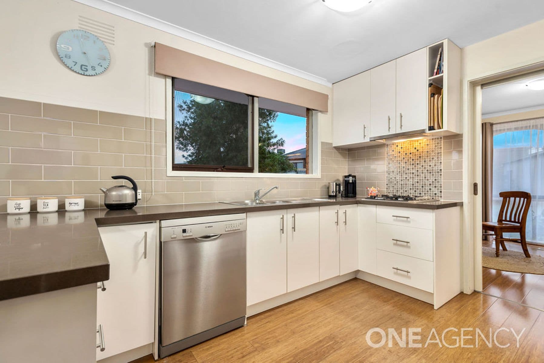 32 Dunrossil Drive, Sunbury, Sunbury - Thumbnail 3