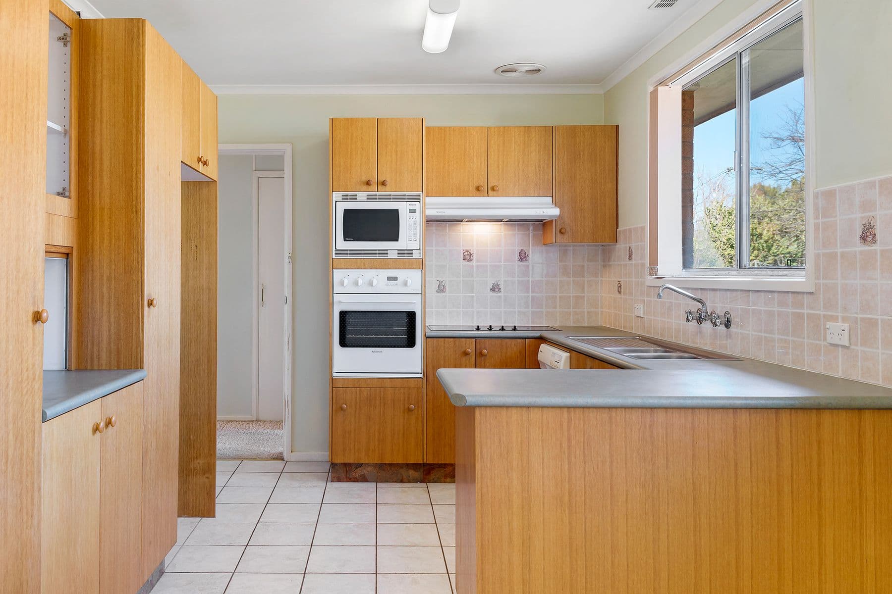 369 Southern Cross Drive, Holt, Holt - Thumbnail 2