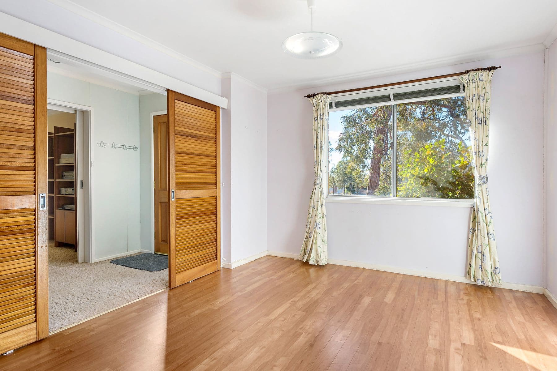 369 Southern Cross Drive, Holt, Holt - Thumbnail 4