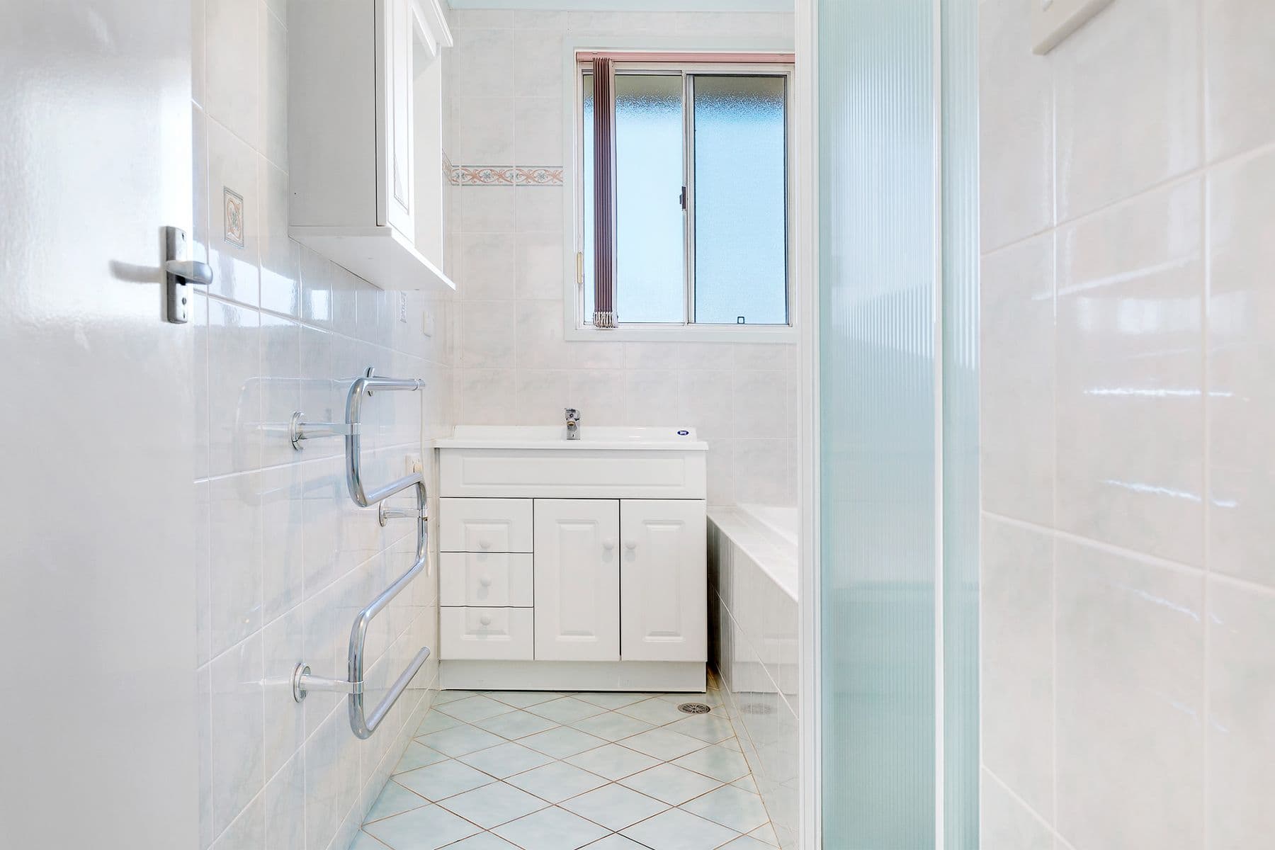 369 Southern Cross Drive, Holt, Holt - Thumbnail 6