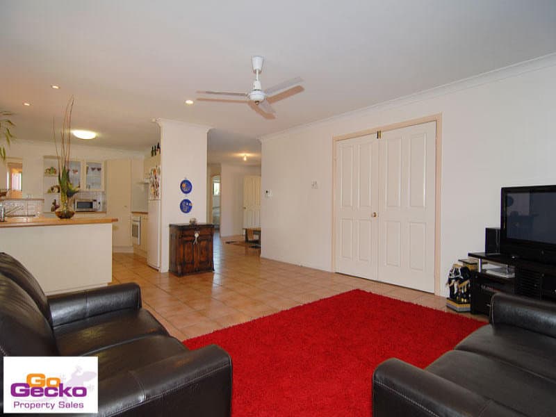 6 Caswell Place, Arana Hills, Arana Hills - Thumbnail 2