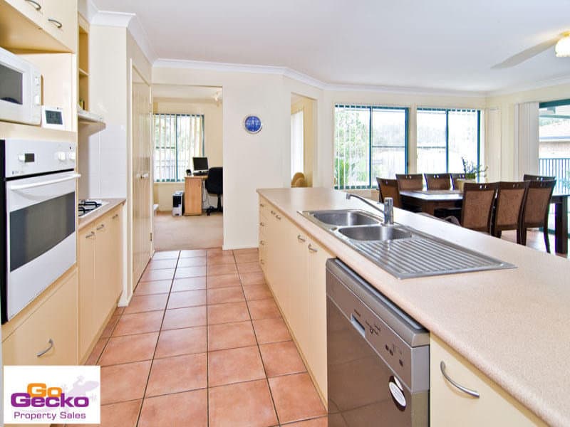 17 Dundee Place, Upper Kedron, Upper Kedron - Thumbnail 2