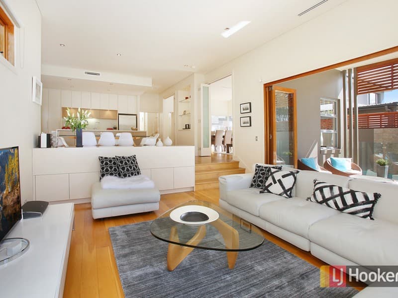 15 Raeburn Avenue, Castlecrag, Castlecrag - Thumbnail 2