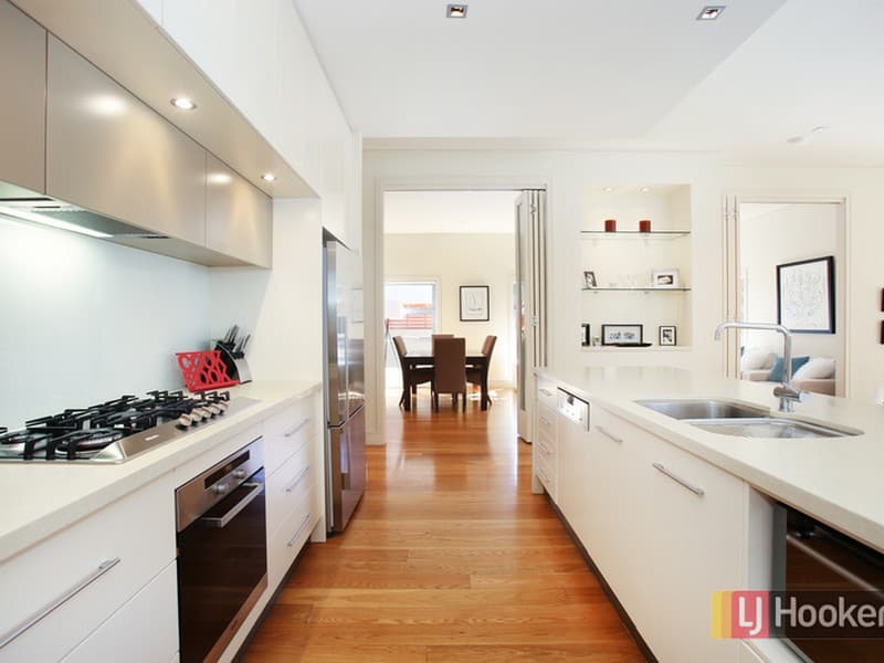15 Raeburn Avenue, Castlecrag, Castlecrag - Thumbnail 4