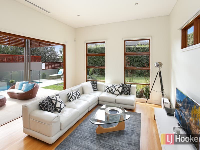 15 Raeburn Avenue, Castlecrag, Castlecrag - Thumbnail 5