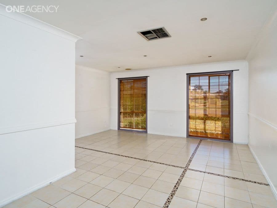 24 Karoom Drive, Glenfield Park, Glenfield Park - Thumbnail 2