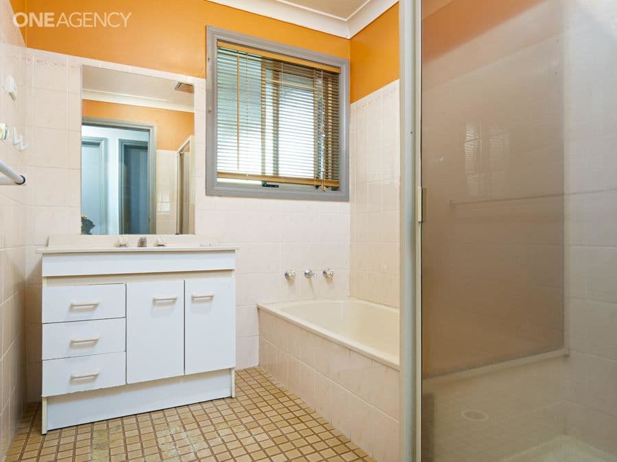 24 Karoom Drive, Glenfield Park, Glenfield Park - Thumbnail 5