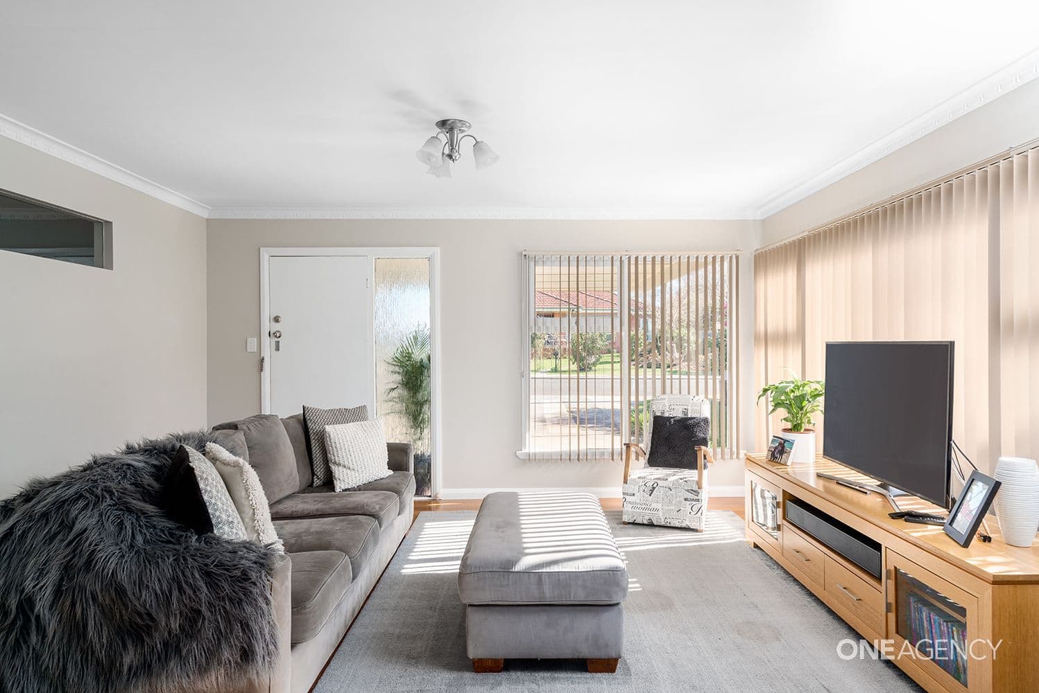 7 Richardson Crescent, Park Grove, Park Grove - Thumbnail 3