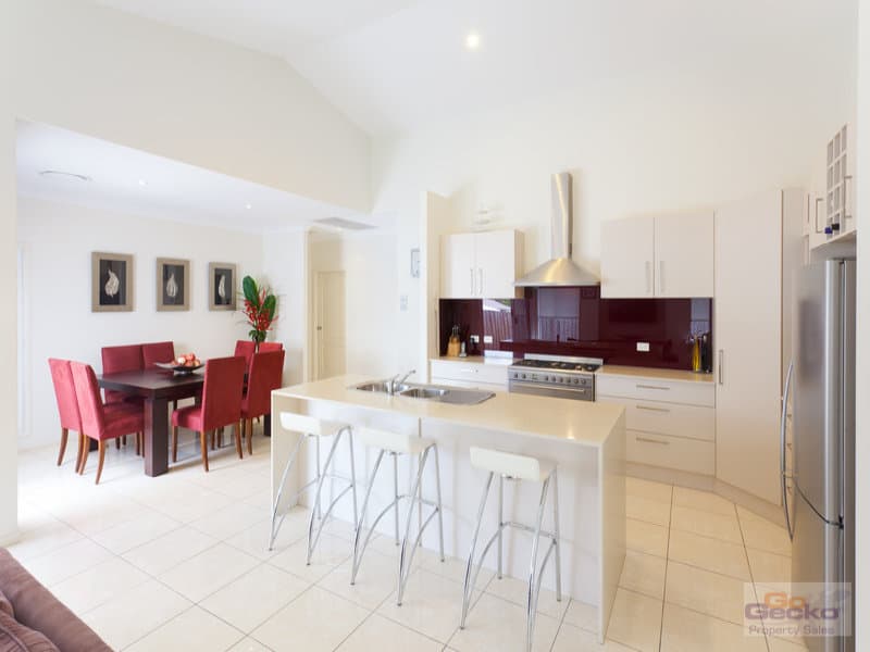 27 Ironbark Circuit, Everton Hills, Everton Hills - Thumbnail 2