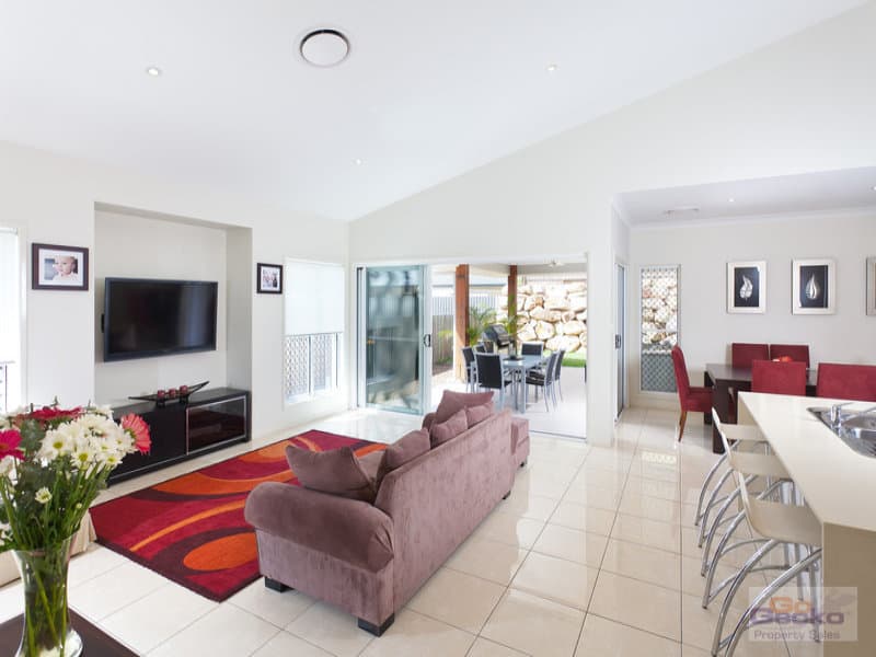 27 Ironbark Circuit, Everton Hills, Everton Hills - Thumbnail 3