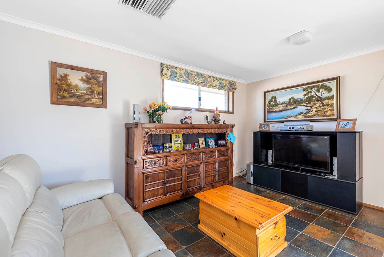 37 Hyndes Crescent, Holder, Holder - Thumbnail 8