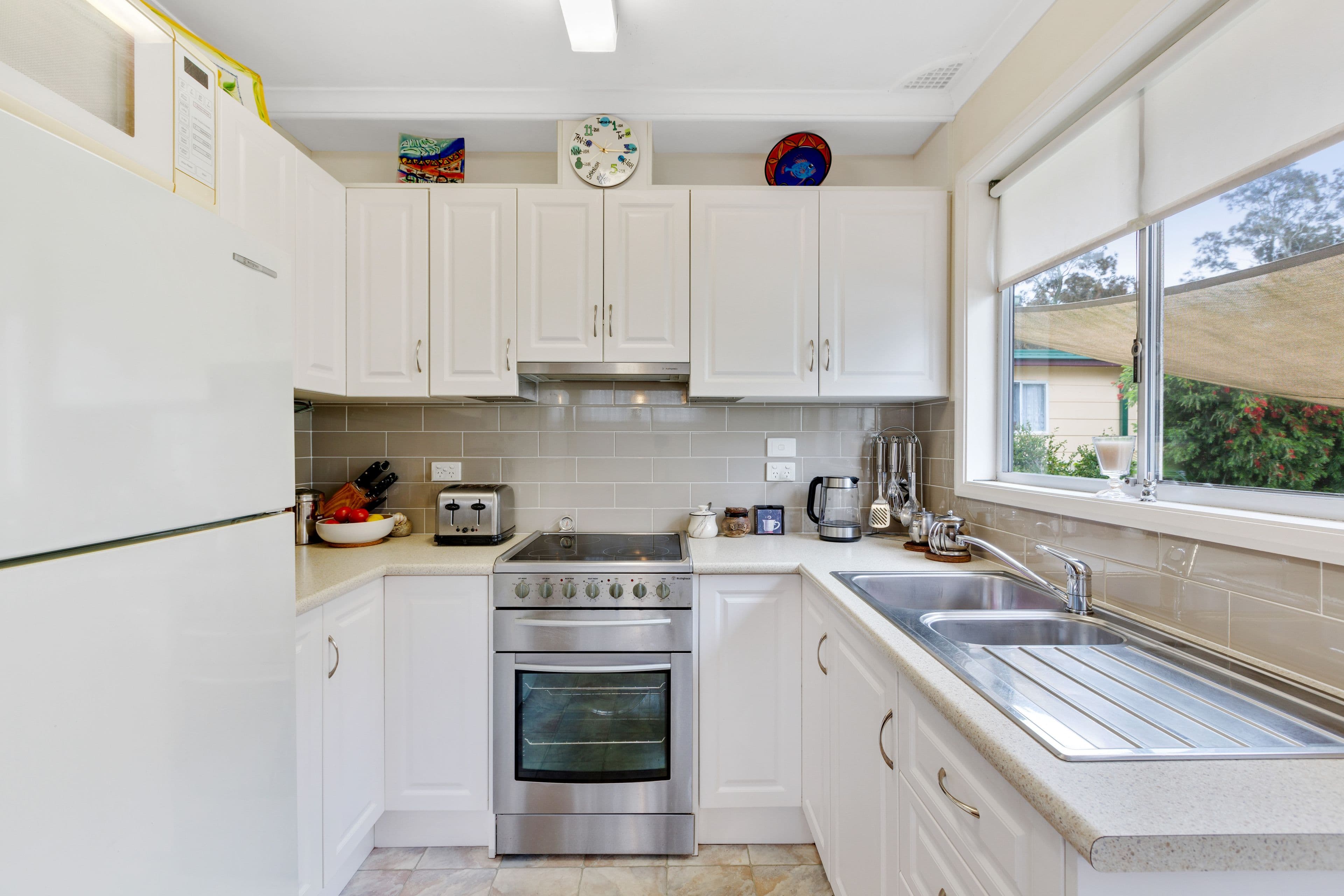 63 Hillcrest Avenue, Tacoma, Tacoma - Thumbnail 2