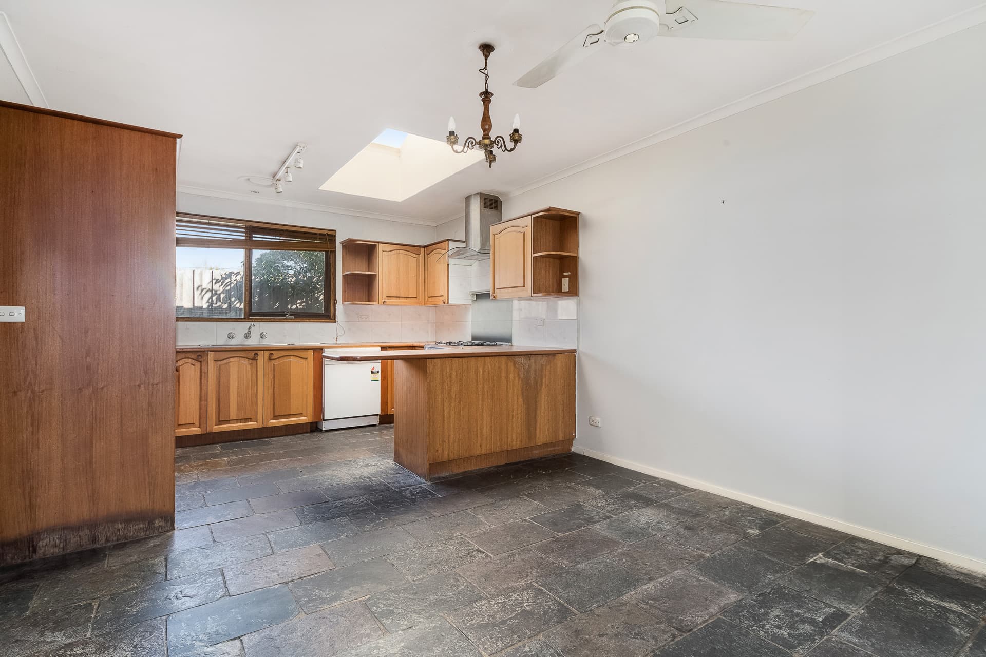 2 Hillcrest Road, Frankston, Frankston - Thumbnail 4