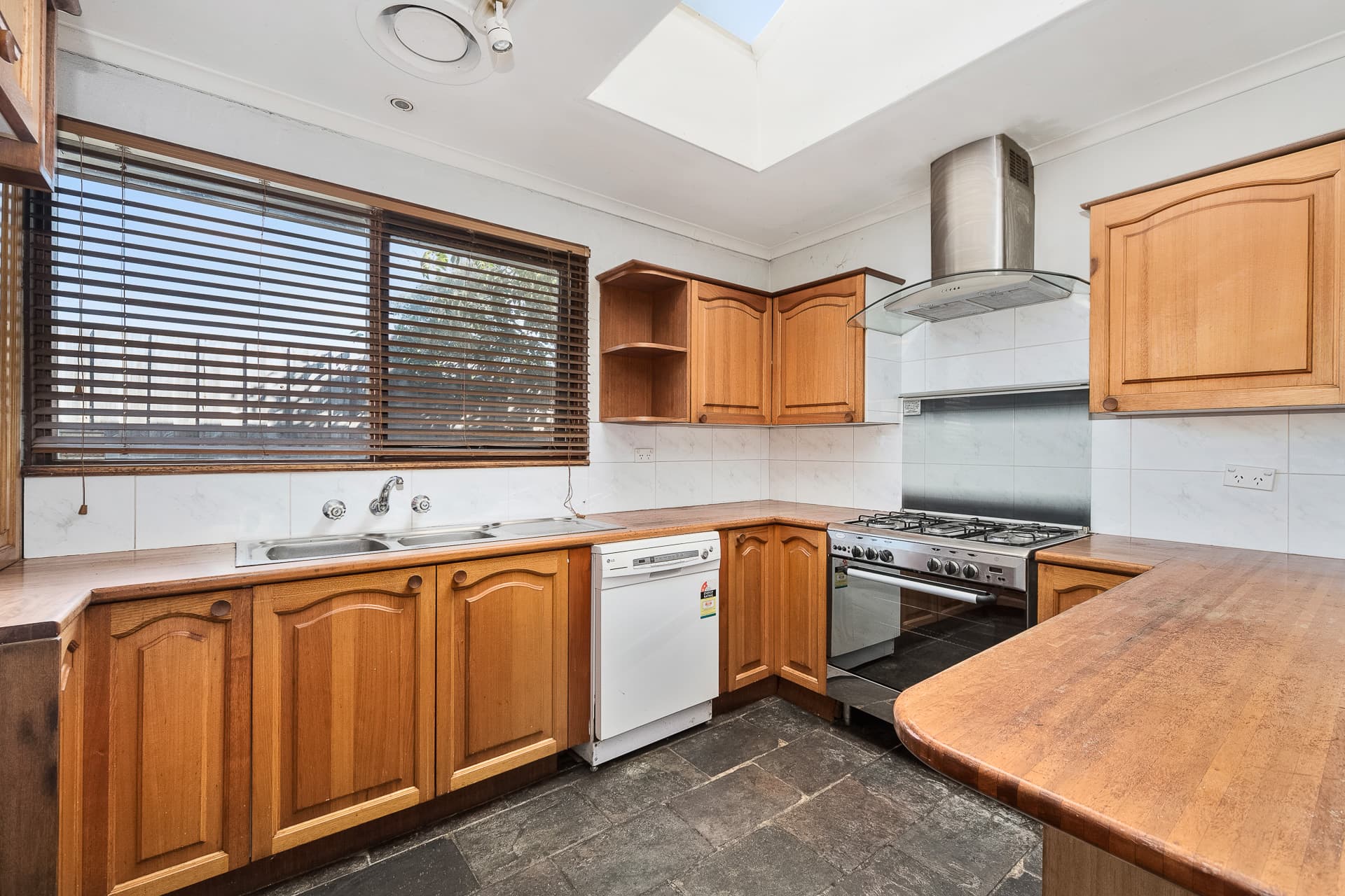 2 Hillcrest Road, Frankston, Frankston - Thumbnail 3