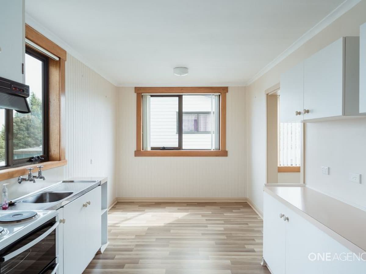 68 Stirling Street, Acton, Acton - Thumbnail 2
